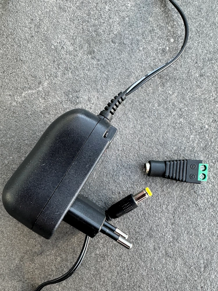 12 V Netzteil