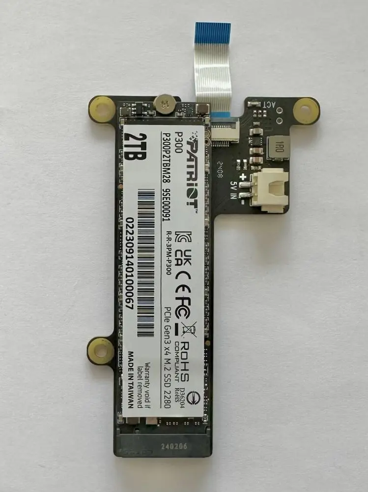 NVMe-HAT für Raspberry Pi 5 bestückt mit einer 2TB Patriot P300 M.2 NVMe SSD